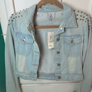 NEVER WORN light-wash denim jacket with studs